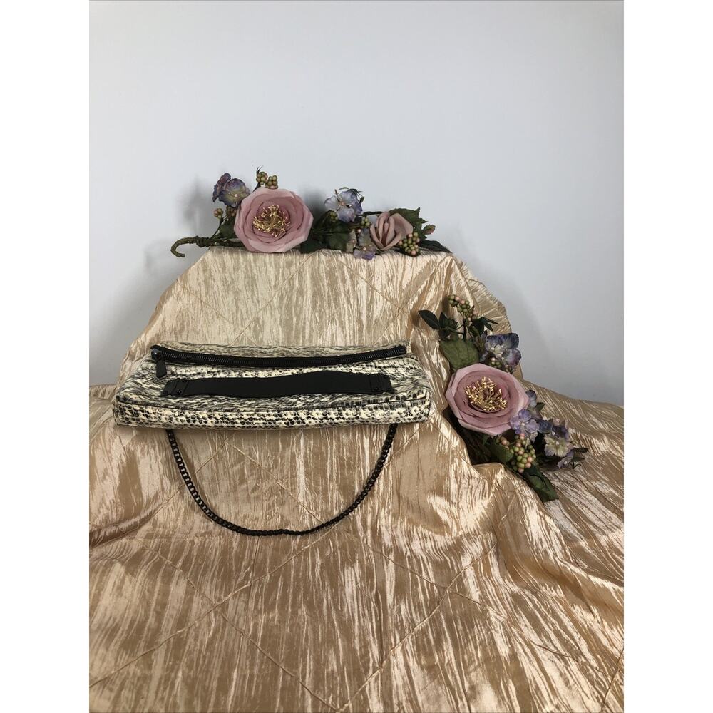 VINCE CAMUTO Leather Fold-Over Convertible Clutch Bag w/chain Strap Mob‎ Wife